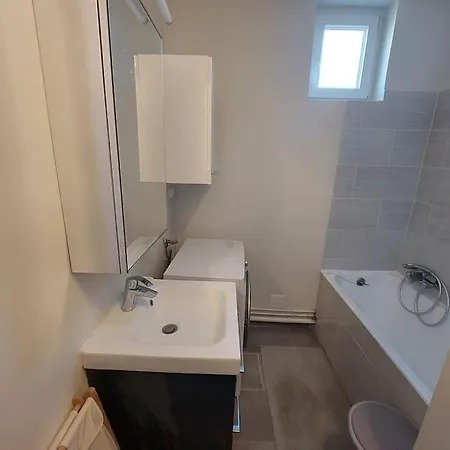 Apartment With Tour Eiffel View And Montmartre