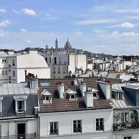 With Tour Eiffel View And Montmartre